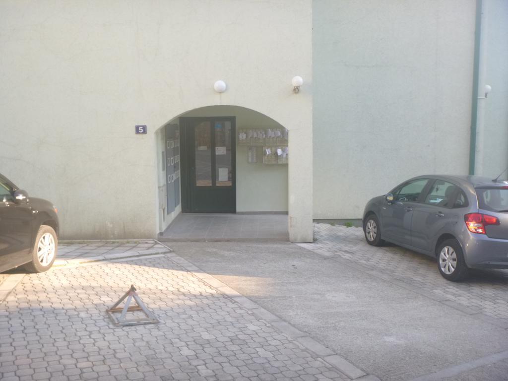 Apartman Ozi Petrovac Extérieur photo