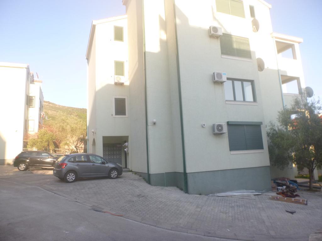 Apartman Ozi Petrovac Extérieur photo